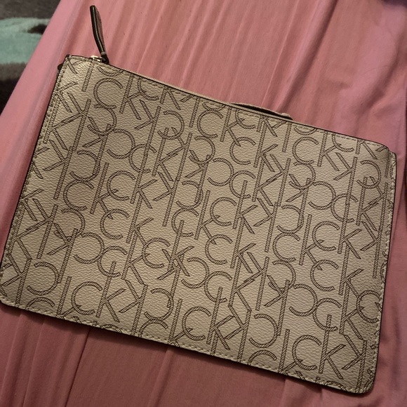 Calvin Klein - Picture 1 of 2